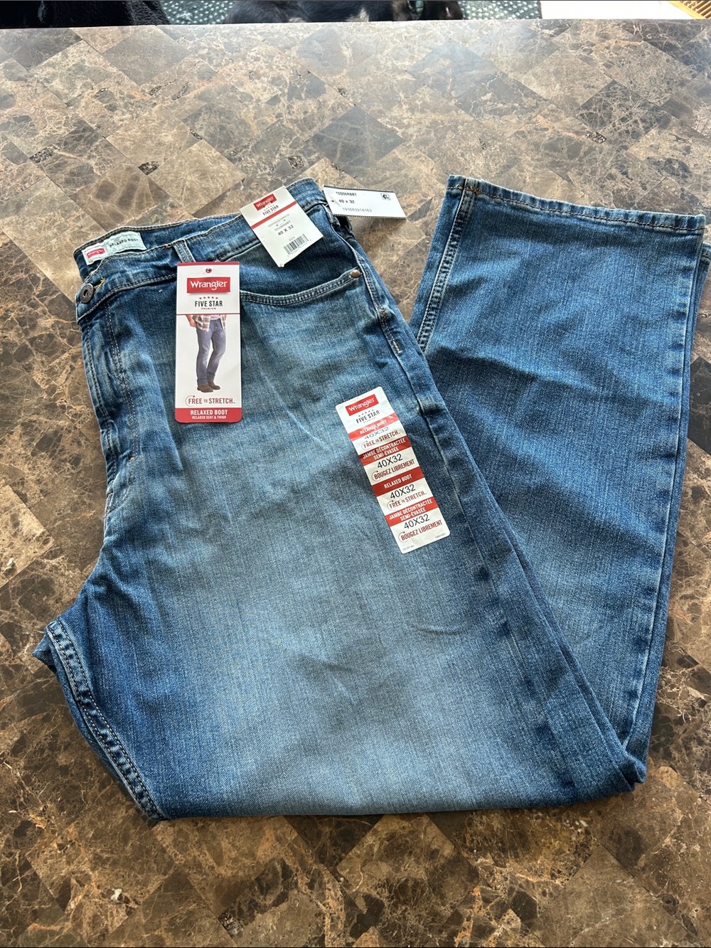 NWT 🆕 Wrangler Men’s Relaxed Boot Fit Blue Denim Jeans 40x32